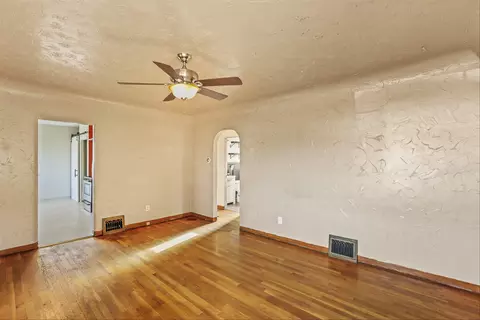 Living - 904 E Heroy Ave, Spokane, WA 99207 photo 3 of 4