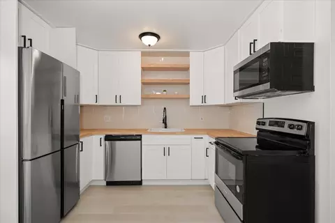 Kitchen - 3903 E Upriver Dr, Spokane, WA 99217 photo 2 of 3