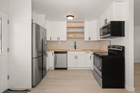 Kitchen - 3903 E Upriver Dr, Spokane, WA 99217 photo 1 of 3