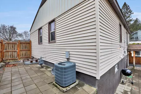 Exterior - 3203 E 20th Ave, Spokane, WA 99223 photo 7 of 12