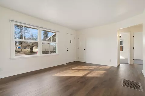 817 E Rowan Ave, Spokane, WA 99207 photo 4