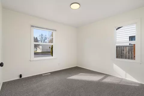 817 E Rowan Ave, Spokane, WA 99207 photo 10