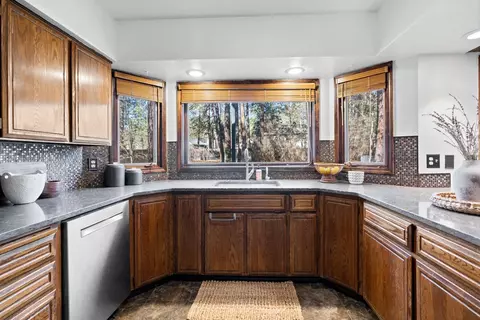807 E Glencrest Dr, Spokane, WA 99208 photo 13