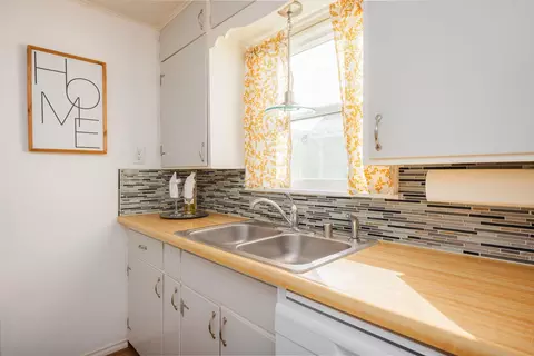Kitchen - 6916 E 2nd Ave, Spokane Valley, WA 99212 photo 4 of 5