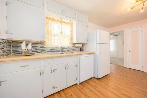 Kitchen - 6916 E 2nd Ave, Spokane Valley, WA 99212 photo 5 of 5