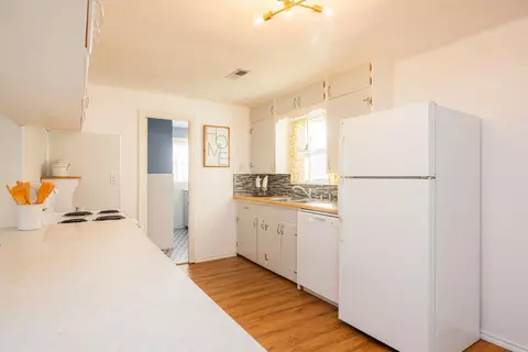 Kitchen - 6916 E 2nd Ave, Spokane Valley, WA 99212 photo 3 of 5