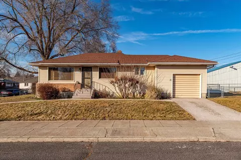 4304 N Adams St, Spokane, WA 99205