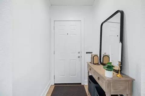 Entry Way - 414 E 8th Ave, Spokane, WA 99202 photo 1 of 3