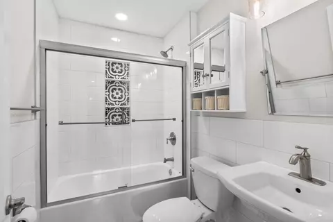 Bath - 1011 E 36th Ave, Spokane, WA 99203 photo 2 of 2