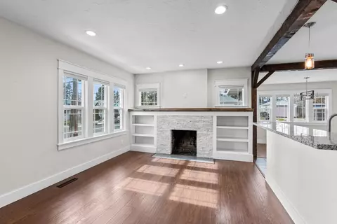 Living - 1011 E 36th Ave, Spokane, WA 99203 photo 2 of 3