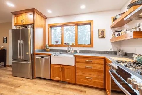 Kitchen - 4249 E 20th Ave, Spokane, WA 99223 photo 2 of 4
