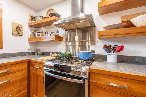 Kitchen - 4249 E 20th Ave, Spokane, WA 99223 photo 3 of 4