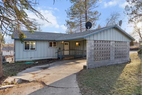 633 W 5th St, Cheney, WA 99004