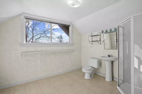 Bath - 28 E Rockwell Ave, Spokane, WA 99207 photo 2 of 2