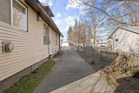 Exterior - 28 E Rockwell Ave, Spokane, WA 99207 photo 7 of 10