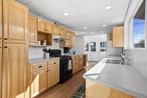 Kitchen - 28 E Rockwell Ave, Spokane, WA 99207 photo 1 of 2