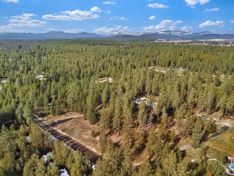 6409 E Valley Ln, Elk, WA 99181
