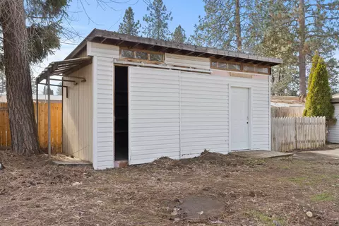 Exterior - 6722 N Howard St, Spokane, WA 99208 photo 6 of 8