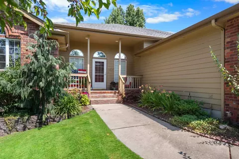 1215 E Brierwood Dr, Spokane, WA 99218