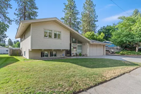 8006 N Country Homes Blvd, Spokane, WA 99208