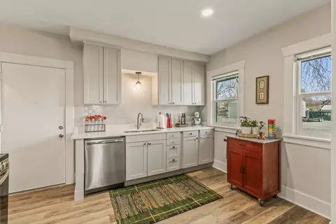 Kitchen - 8819 E Main Ave, Spokane Valley, WA 99212 photo 3 of 3