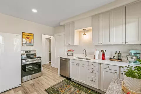 Kitchen - 8819 E Main Ave, Spokane Valley, WA 99212 photo 2 of 3