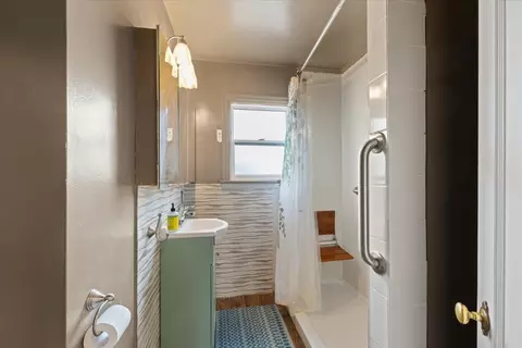 Bath - 2509 Everett Ave, Spokane, WA 99217 photo 1 of 2