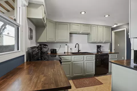 Kitchen - 13413 E 7th Ave, Spokane Valley, WA 99216 photo 1 of 2