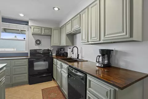 Kitchen - 13413 E 7th Ave, Spokane Valley, WA 99216 photo 2 of 2