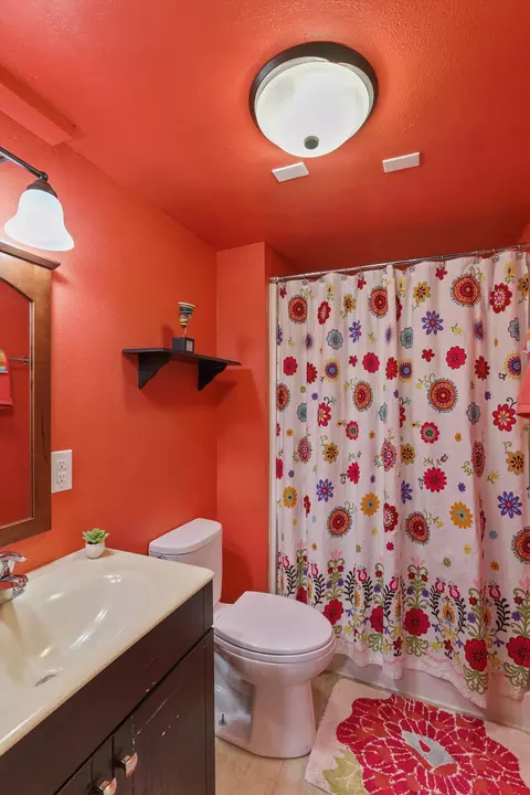 Bath - 623 E High Dr, Spokane, WA 99203 photo 2 of 2