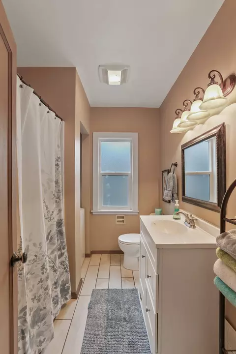 Bath - 623 E High Dr, Spokane, WA 99203 photo 1 of 2