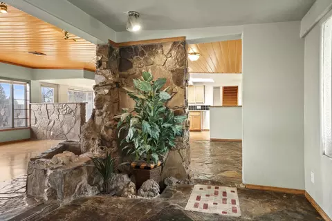 Entry Way - 3625 E 22 Ave, Spokane, WA 99223 photo 2 of 3