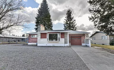 430 E 1st St, Deer Park, WA 99006