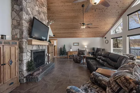 Living - 1281 Riverbend Loop Rd, Cusick, WA 99119 photo 2 of 7