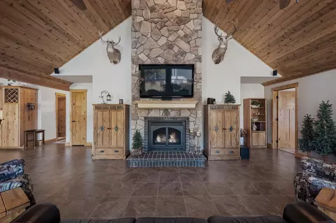 Living - 1281 Riverbend Loop Rd, Cusick, WA 99119 photo 4 of 7