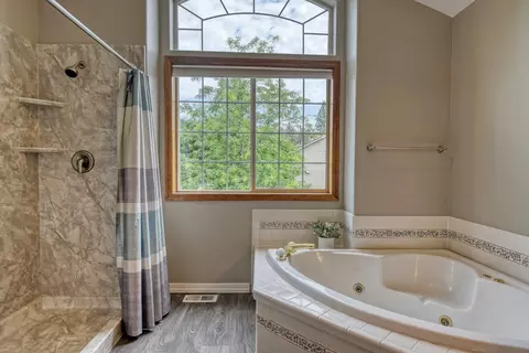 Bath - 904 E Blackhawk Dr, Spokane, WA 99208 photo 3 of 3
