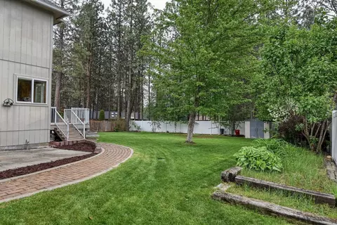 Exterior - 904 E Blackhawk Dr, Spokane, WA 99208 photo 4 of 6