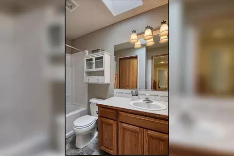 Bath - 904 E Blackhawk Dr, Spokane, WA 99208 photo 1 of 3