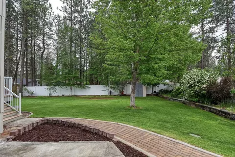 Exterior - 904 E Blackhawk Dr, Spokane, WA 99208 photo 5 of 6