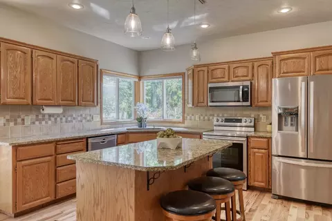 Kitchen - 904 E Blackhawk Dr, Spokane, WA 99208 photo 2 of 6