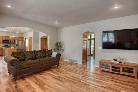 Living - 904 E Blackhawk Dr, Spokane, WA 99208 photo 3 of 7