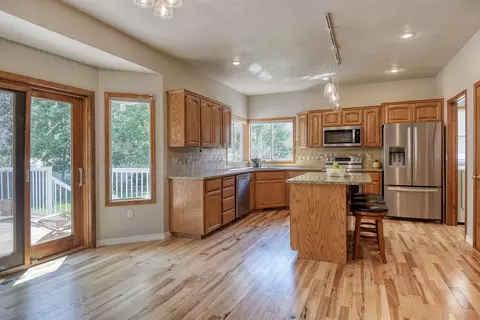Kitchen - 904 E Blackhawk Dr, Spokane, WA 99208 photo 1 of 6