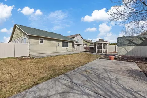 Exterior - 1702 E Vanetta Ave, Spokane, WA 99217 photo 4 of 5