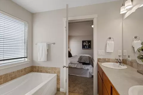 Bath - 1702 E Vanetta Ave, Spokane, WA 99217 photo 2 of 4