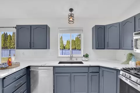 Kitchen - 13007 E 33rd Ct, Spokane Valley, WA 99206 photo 3 of 4