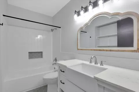Bath - 13007 E 33rd Ct, Spokane Valley, WA 99206 photo 1 of 5