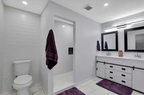 Bath - 13007 E 33rd Ct, Spokane Valley, WA 99206 photo 3 of 5