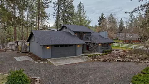 8906 N Aubrey L White Pkwy, Nine Mile Falls, WA 99026