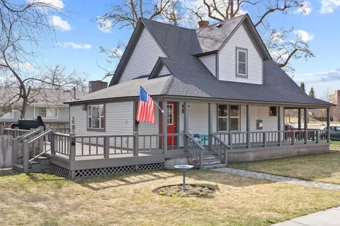 223 7th St, Cheney, WA 99004