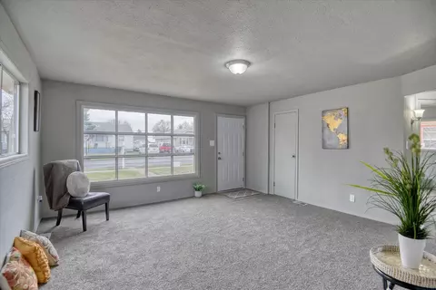 Living - 1223 E Hoffman Ave, Spokane, WA 99207 photo 8 of 8